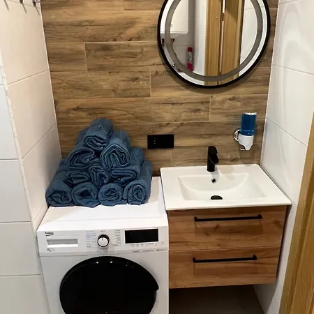 Gray 24h - Parking On The Street Apartment Kattowitz