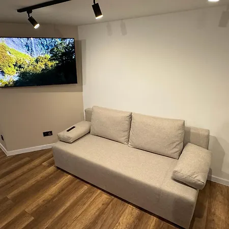 Gray 24h - Parking On The Street