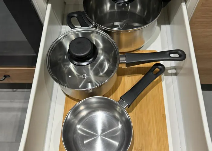 Gray 24h - Parking On The Street קטוביץ